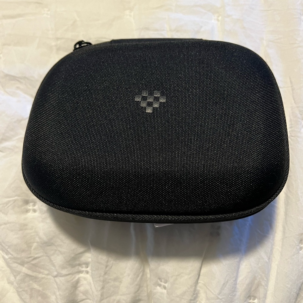 8BitDO pro 2 Bluetoothth gamepad with a protective Travel Cases - Picture 3 of 4
